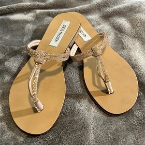 Steve madden thong sandals